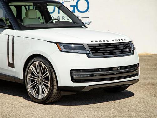 2025 Land Rover Range Rover P400 SE