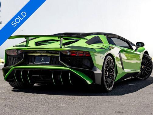 Verde Ithaca Pearl Effect 2017 Lamborghini Aventador LP750-4 Superveloce