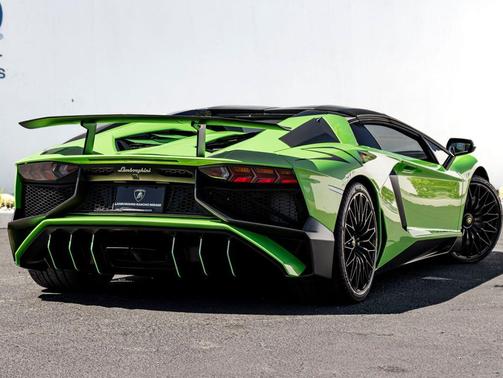 Verde Ithaca Pearl Effect 2017 Lamborghini Aventador LP750-4 Superveloce