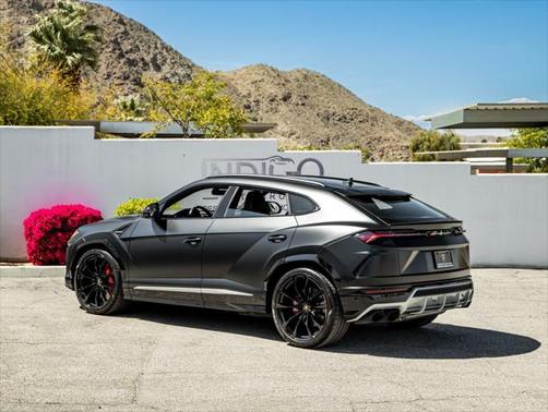 2020 Lamborghini Urus Base
