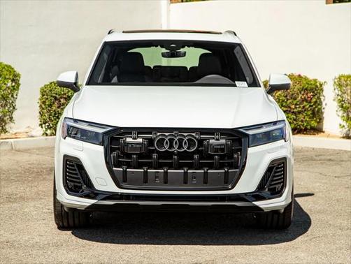 2025 Audi Q7 55 Premium Plus