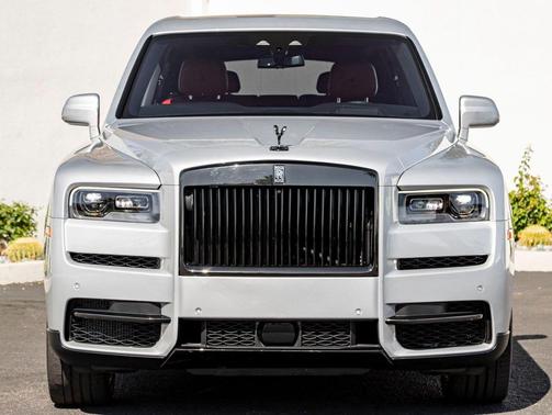 Silver 2024 Rolls-Royce Cullinan Black Badge