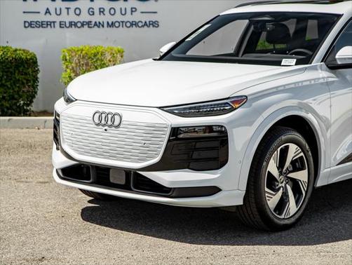 2025 Audi Q6 e-tron Premium Plus quattro