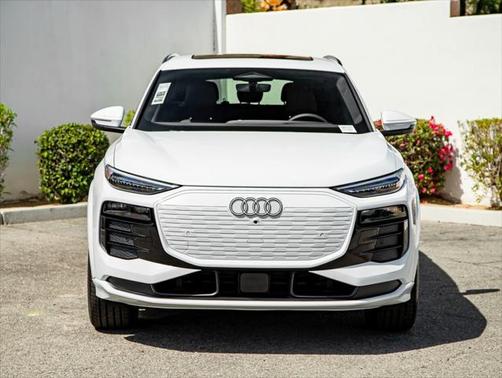 2025 Audi Q6 e-tron Premium Plus quattro