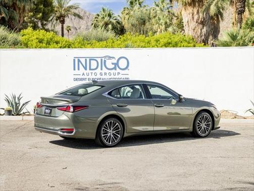 2023 Lexus ES 300h Base