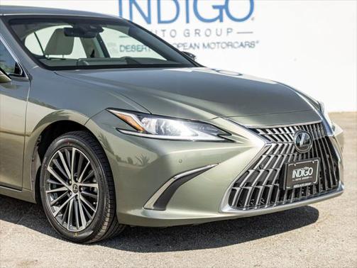 2023 Lexus ES 300h Base