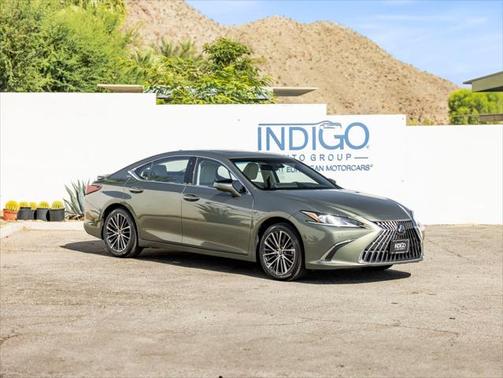 2023 Lexus ES 300h Base