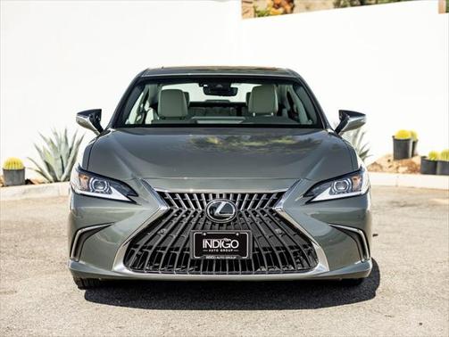 2023 Lexus ES 300h Base