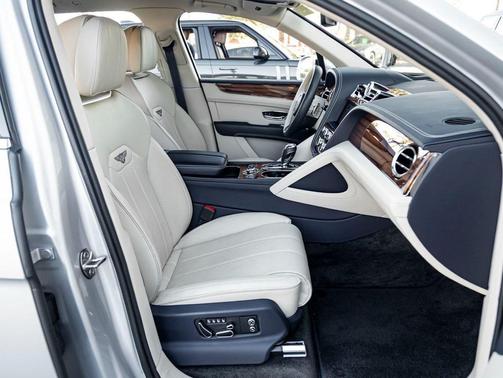 2023 Bentley Bentayga 
