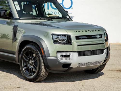 2025 Land Rover Defender 110 P400 S