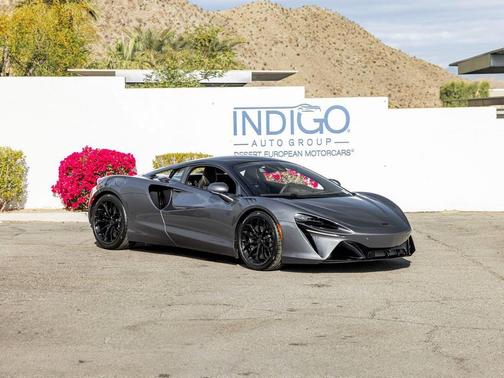 2025 McLaren Artura TechLux
