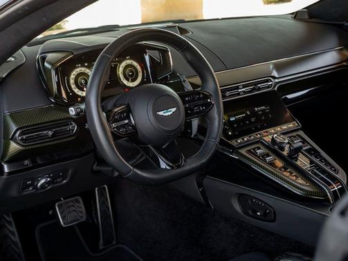 2025 Aston Martin Vantage 
