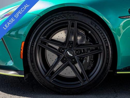 Q Aston Martin Racing Green 2025 Aston Martin Vantage Base