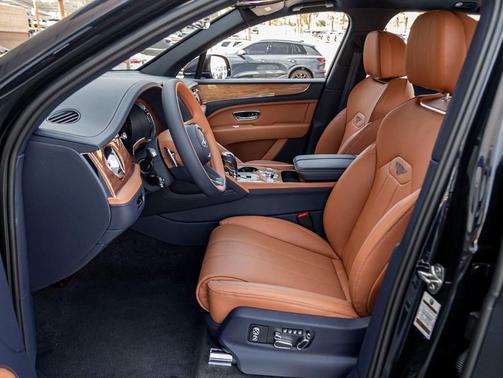 2025 Bentley Bentayga 