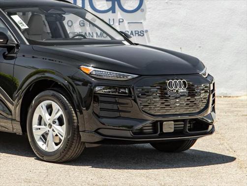 2025 Audi Q6 e-tron Premium Plus