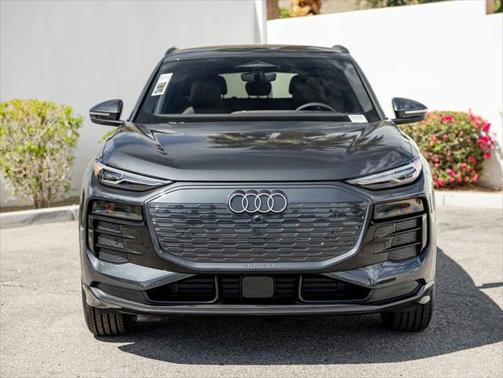 2025 Audi Q6 e-tron Premium quattro