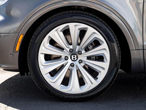 2023 Bentley Bentayga Azure V8