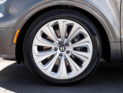 2023 Bentley Bentayga Azure V8