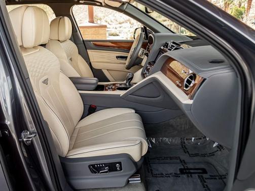 2023 Bentley Bentayga Azure V8