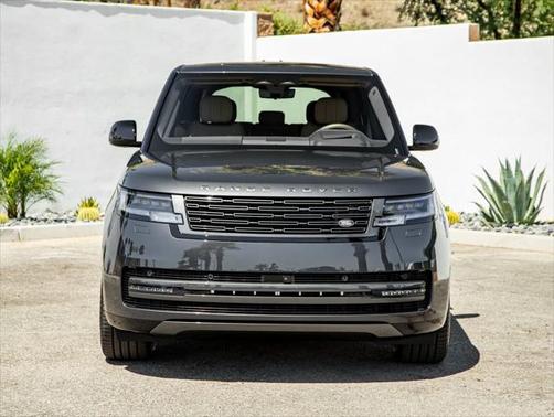 2025 Land Rover Range Rover P550e SE