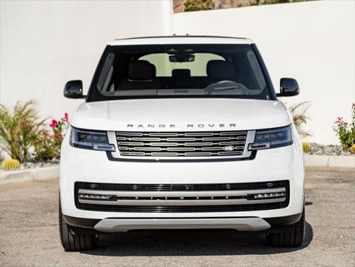 2025 Land Rover Range Rover P400 SE