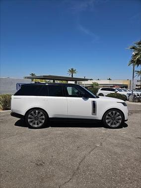 2024 Land Rover Range Rover P615 SV