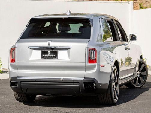 Silver 2024 Rolls-Royce Cullinan