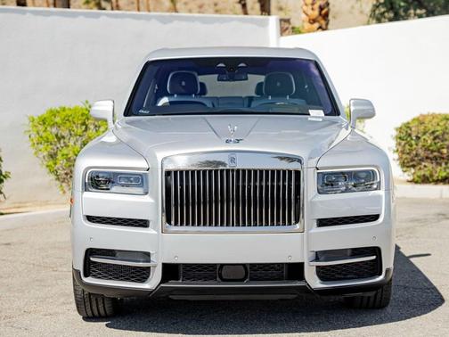 Silver 2024 Rolls-Royce Cullinan