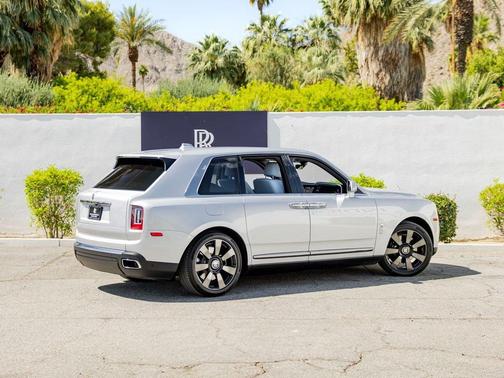 Silver 2024 Rolls-Royce Cullinan