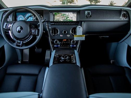 Silver 2024 Rolls-Royce Cullinan
