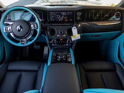 Tempest Gray 2025 Rolls-Royce Cullinan Black Badge