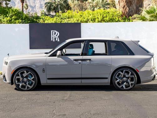 Tempest Gray 2025 Rolls-Royce Cullinan Black Badge