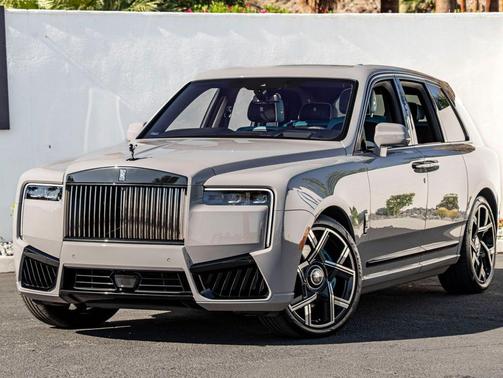 Tempest Gray 2025 Rolls-Royce Cullinan Black Badge