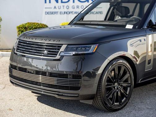 2025 Land Rover Range Rover P615 SV