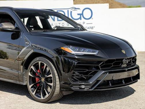 2022 Lamborghini Urus Graphite Capsule