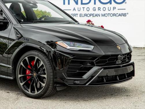 2022 Lamborghini Urus Graphite Capsule