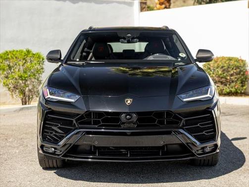 2022 Lamborghini Urus Graphite Capsule