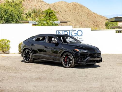 2022 Lamborghini Urus Graphite Capsule