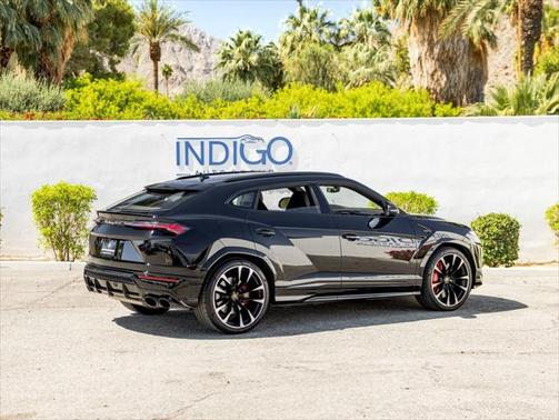 2022 Lamborghini Urus Graphite Capsule