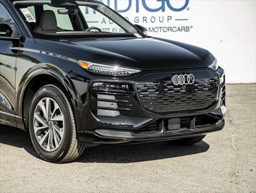 2025 Audi Q6 e-tron Premium Plus quattro
