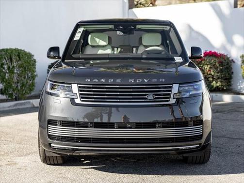 2025 Land Rover Range Rover P615 SV