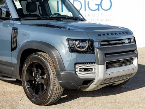 2025 Land Rover Defender 110 P300