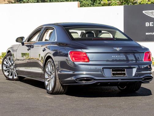 Meteor 2026 Bentley Flying Spur Mulliner