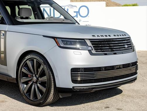 2025 Land Rover Range Rover P615 SV