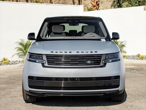 2025 Land Rover Range Rover P615 SV