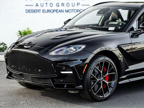 Onyx Black 2026 Aston Martin DBX S