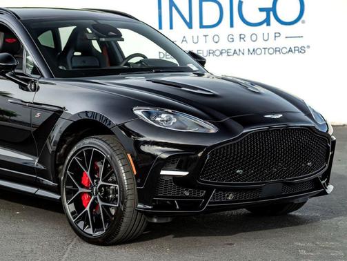 Onyx Black 2026 Aston Martin DBX S