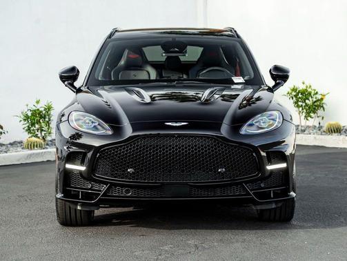 Onyx Black 2026 Aston Martin DBX S