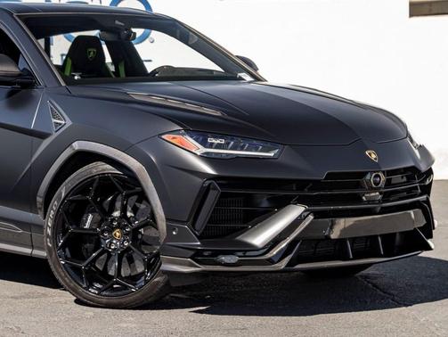 2023 Lamborghini Urus Performante