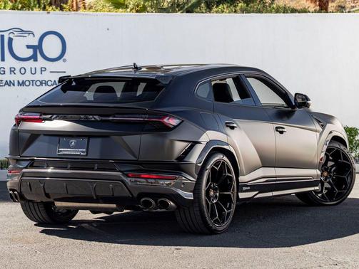 2023 Lamborghini Urus Performante